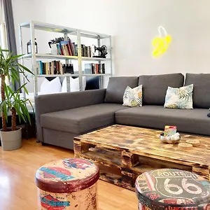 https://2-zimmer-ferienwohnung-in-zentraler-lage-inkl-wlan-netflix.bestleipzighotels.com